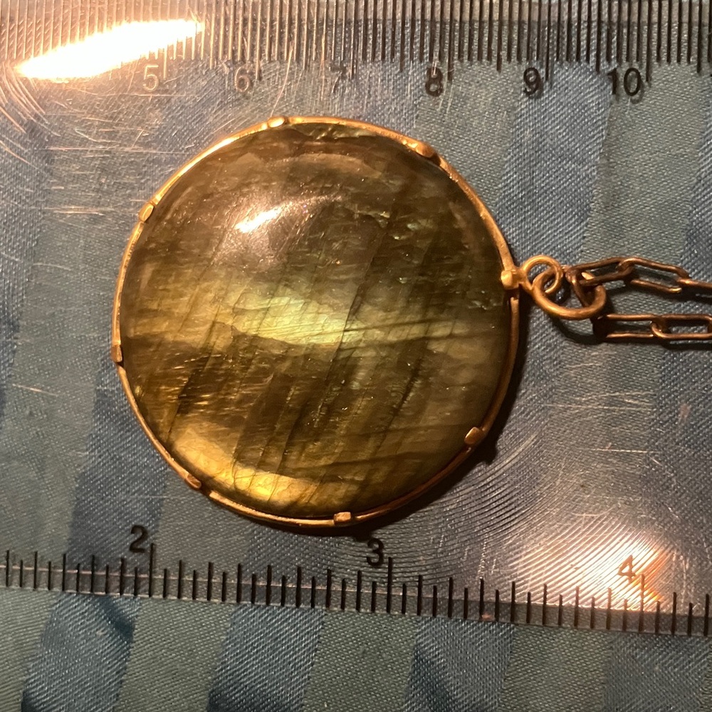 Elegant round Labradorite Pendant - Picture 5 of 5